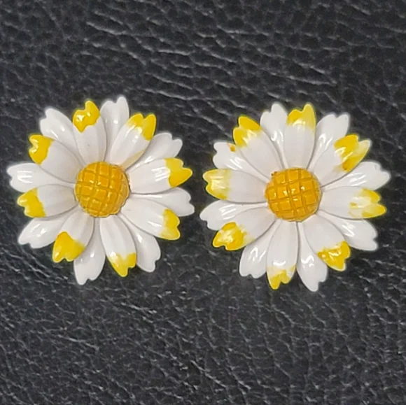 Vintage Yellow & White Daisy Enamel Metal Earrings, Clip On - Estate - Picture 1 of 5